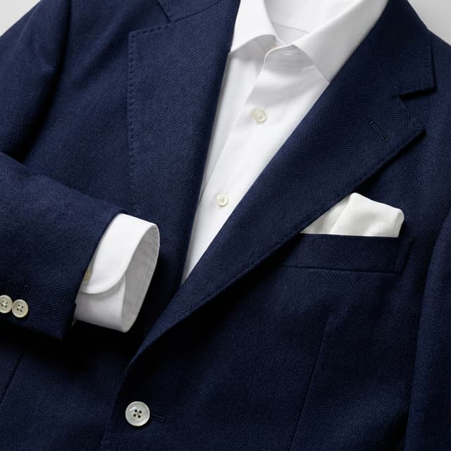 Ternos e roupas sociais impecáveis